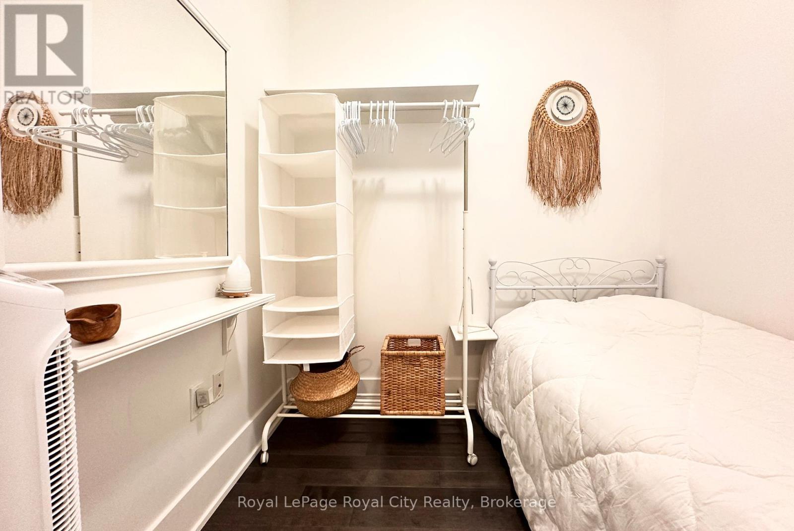 830 - 39 Queens Quay E, Toronto (Waterfront Communities), ON - Indoor Photo Showing Bedroom