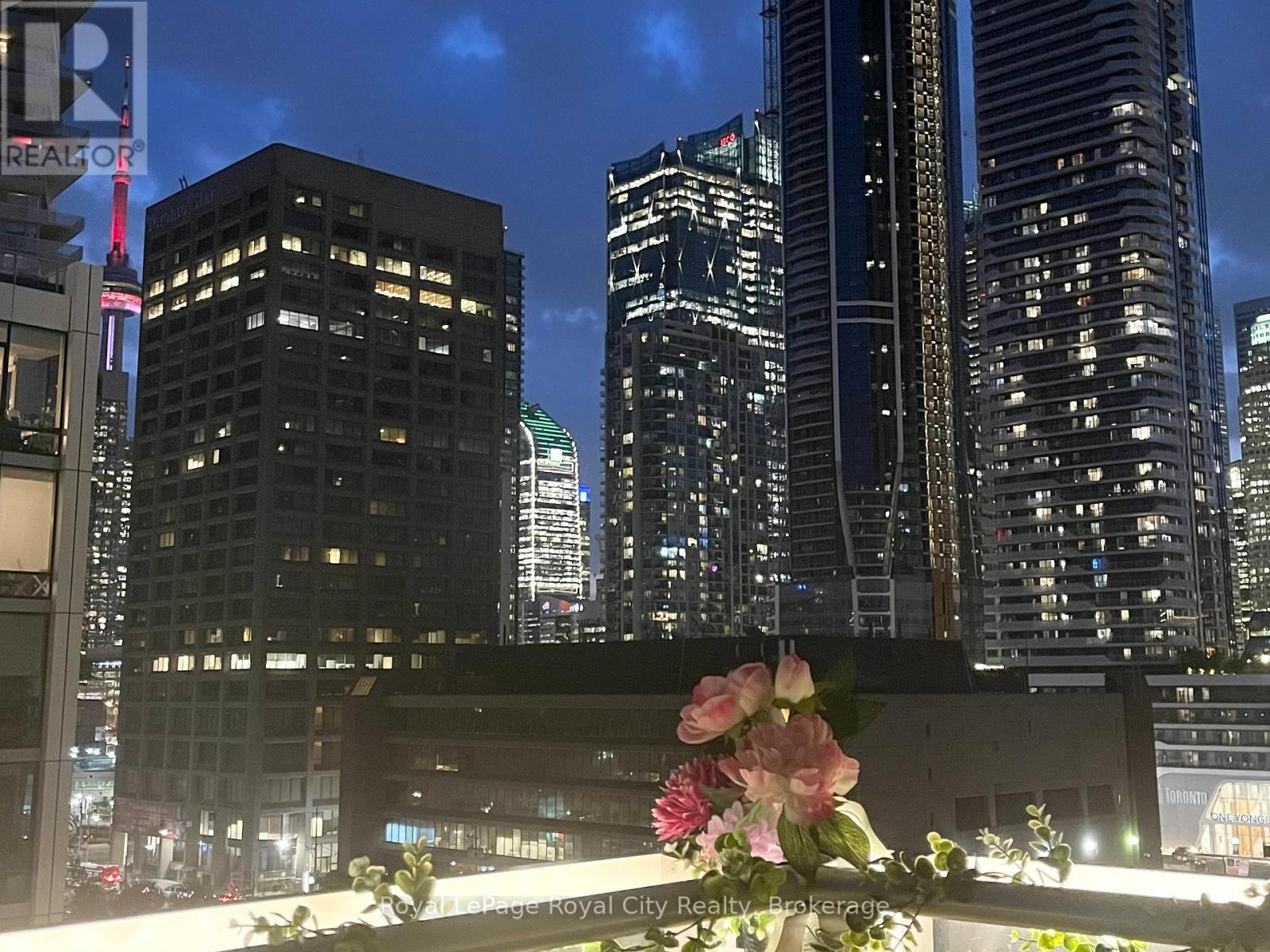 830 - 39 Queens Quay E, Toronto (Waterfront Communities), ON - Outdoor With Facade