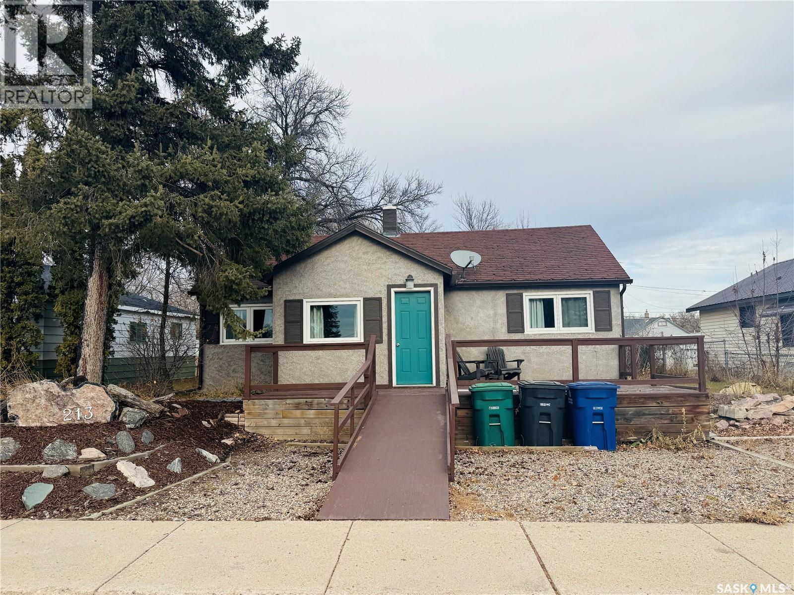 213 3Rd Avenue W, Biggar, SK - Outdoor