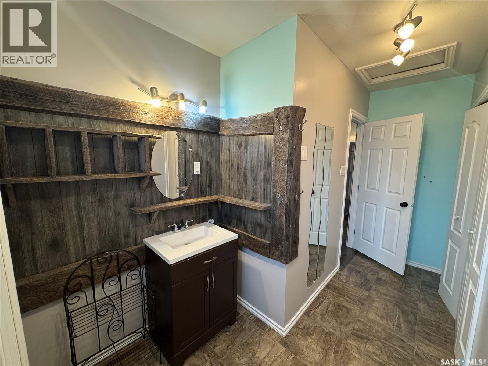 213 3Rd Avenue W, Biggar, SK - Indoor Photo Showing Other Room