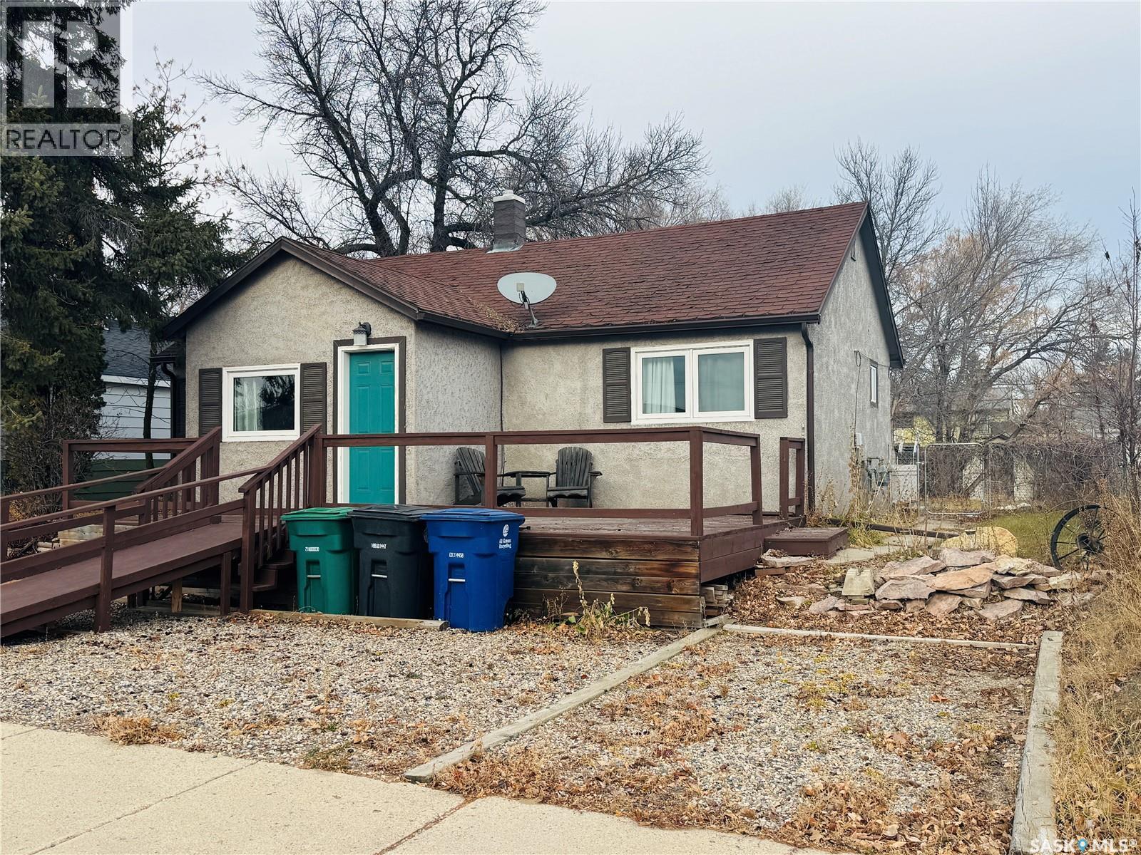 213 3Rd Avenue W, Biggar, SK - Outdoor With Deck Patio Veranda