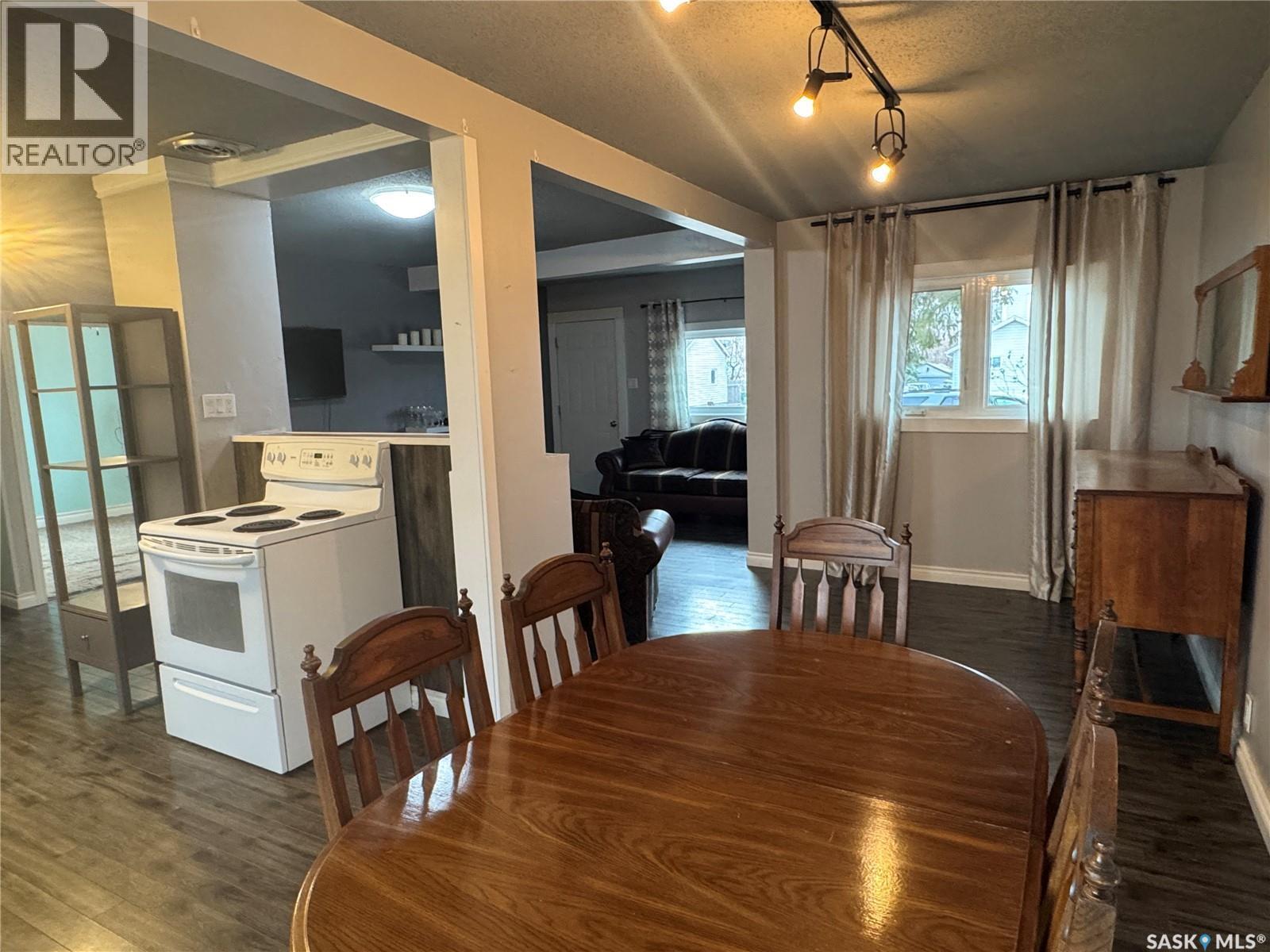 213 3Rd Avenue W, Biggar, SK - Indoor