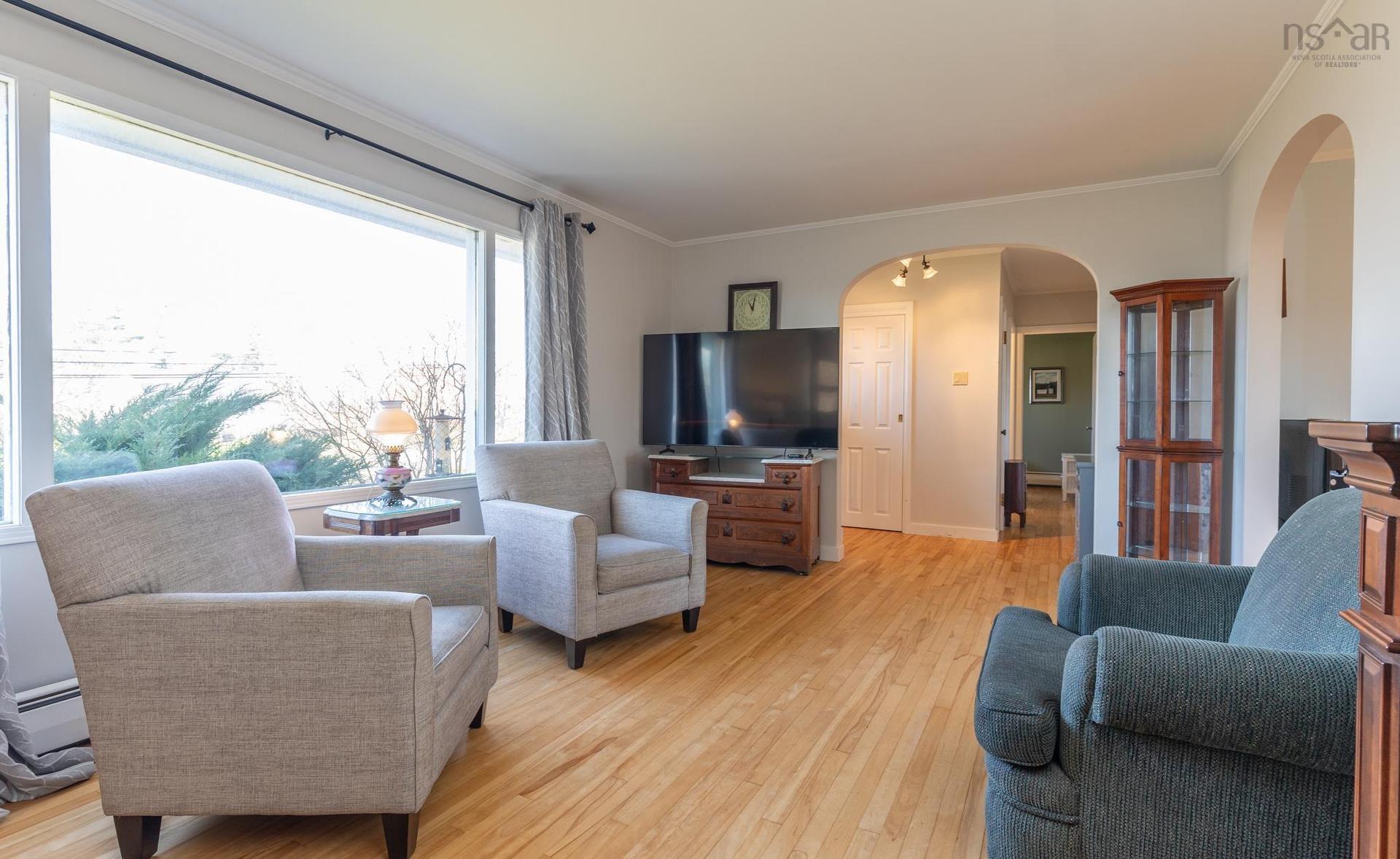 911 Highway 335, West Pubnico, NS - Indoor Photo Showing Living Room