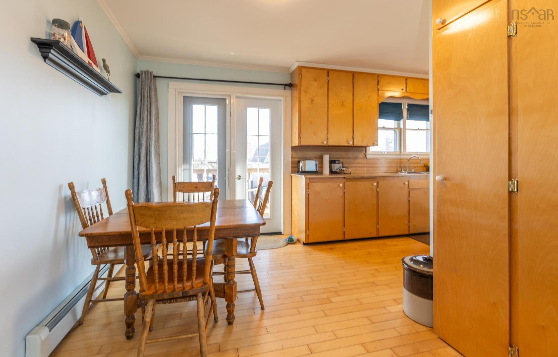 911 Highway 335, West Pubnico, NS - Indoor Photo Showing Dining Room