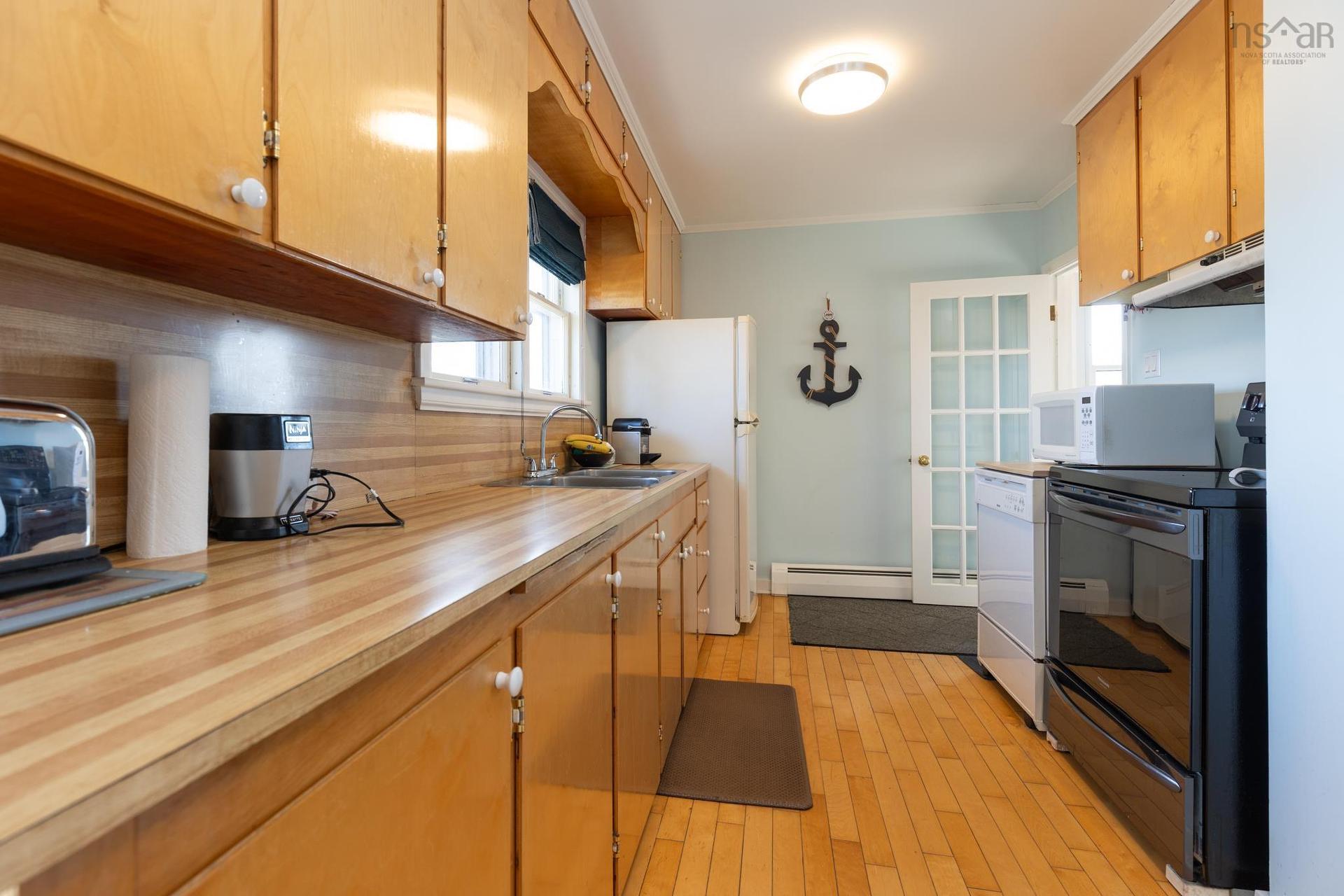 911 Highway 335, West Pubnico, NS - Indoor Photo Showing Kitchen