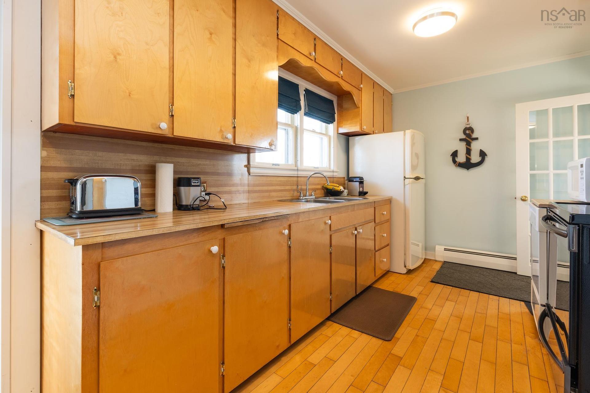 911 Highway 335, West Pubnico, NS - Indoor Photo Showing Kitchen