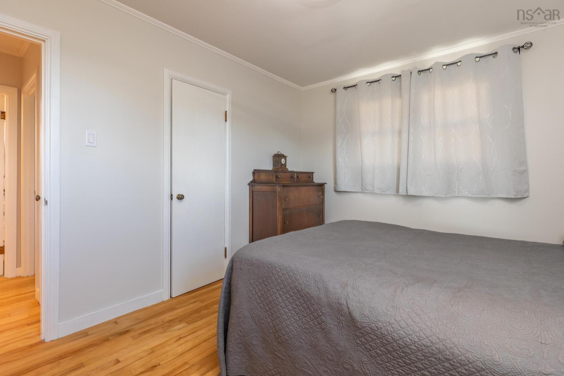 911 Highway 335, West Pubnico, NS - Indoor Photo Showing Bedroom