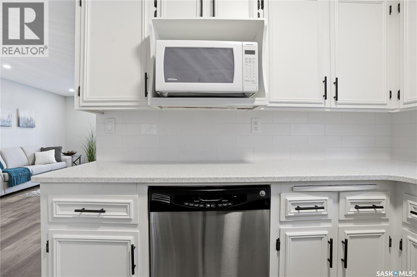 1612 Rothwell Street, Regina, SK - Indoor Photo Showing Kitchen