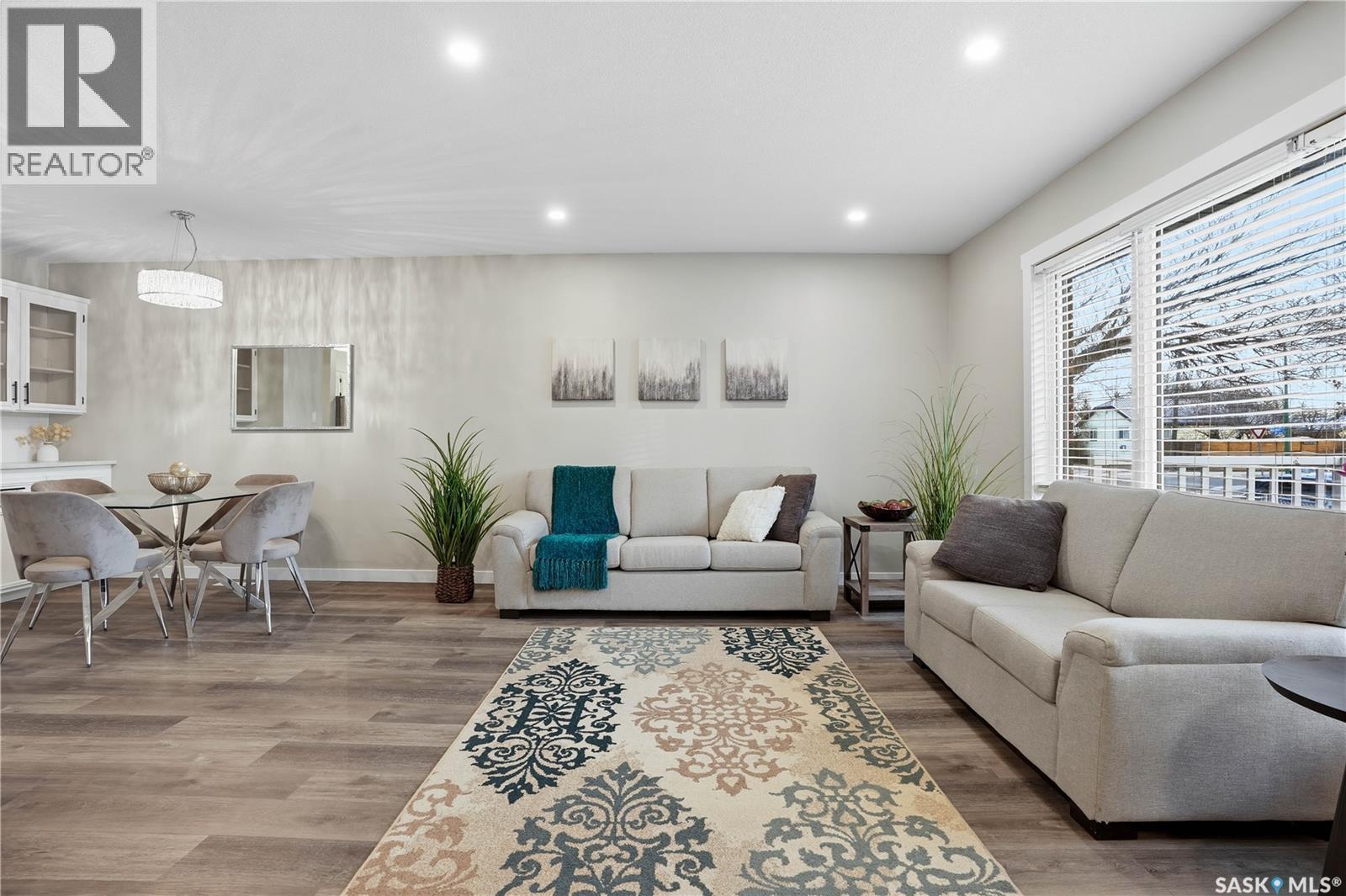 1612 Rothwell Street, Regina, SK - Indoor Photo Showing Living Room