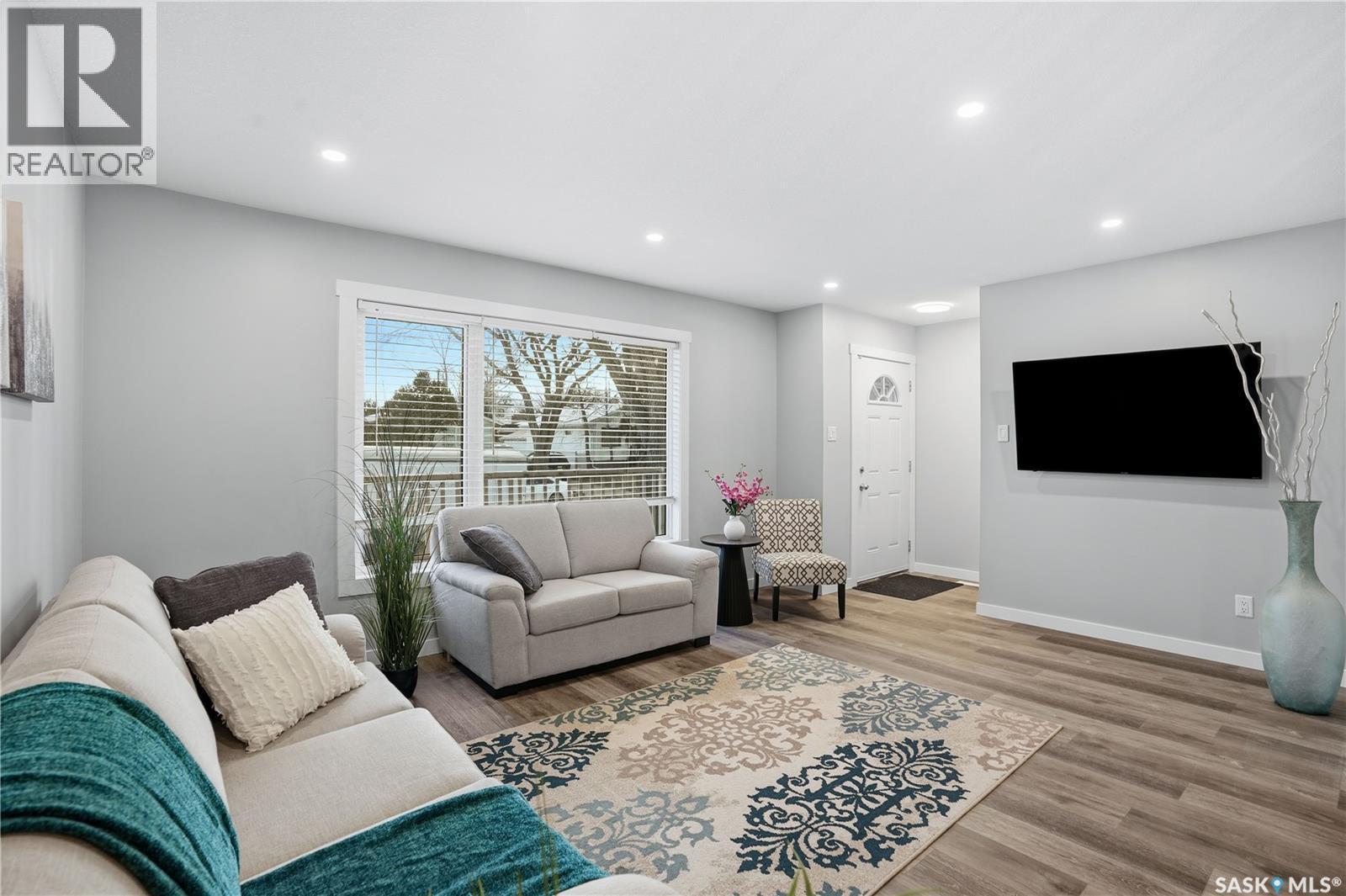 1612 Rothwell Street, Regina, SK - Indoor Photo Showing Living Room