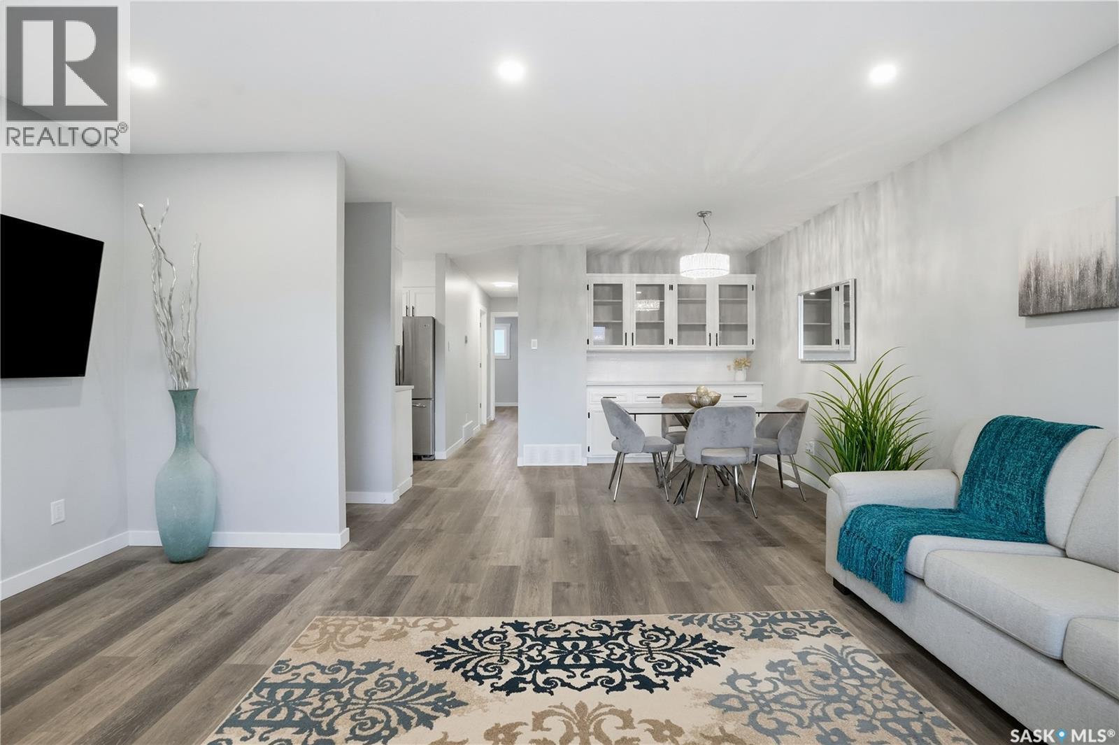 1612 Rothwell Street, Regina, SK - Indoor Photo Showing Living Room