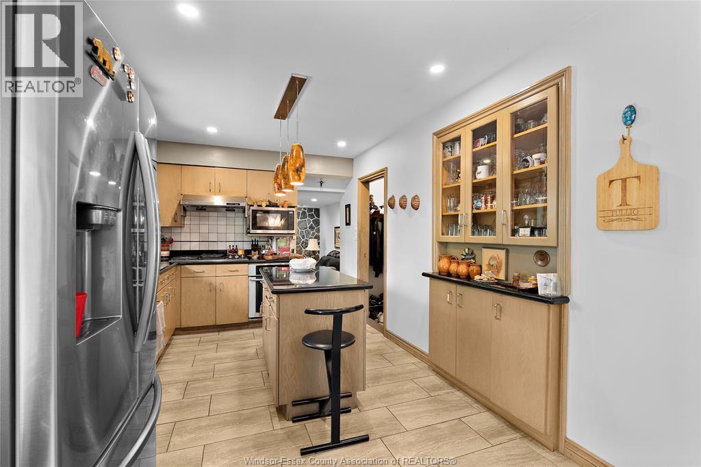 1670 Campbell, Windsor, ON - Indoor Photo Showing Kitchen