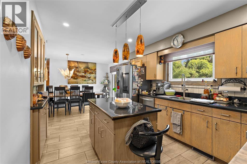 1670 Campbell, Windsor, ON - Indoor Photo Showing Kitchen With Double Sink