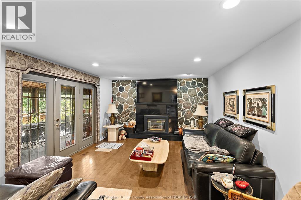 1670 Campbell, Windsor, ON - Indoor Photo Showing Living Room With Fireplace