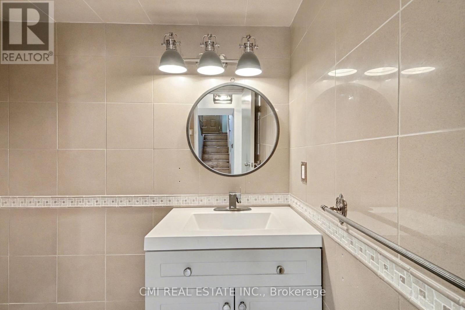 460 Martin Grove Road, Toronto, ON - Indoor Photo Showing Bathroom