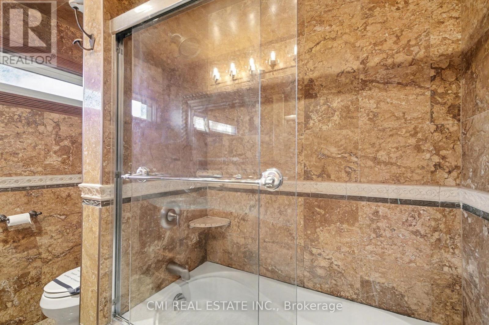 460 Martin Grove Road, Toronto, ON - Indoor Photo Showing Bathroom
