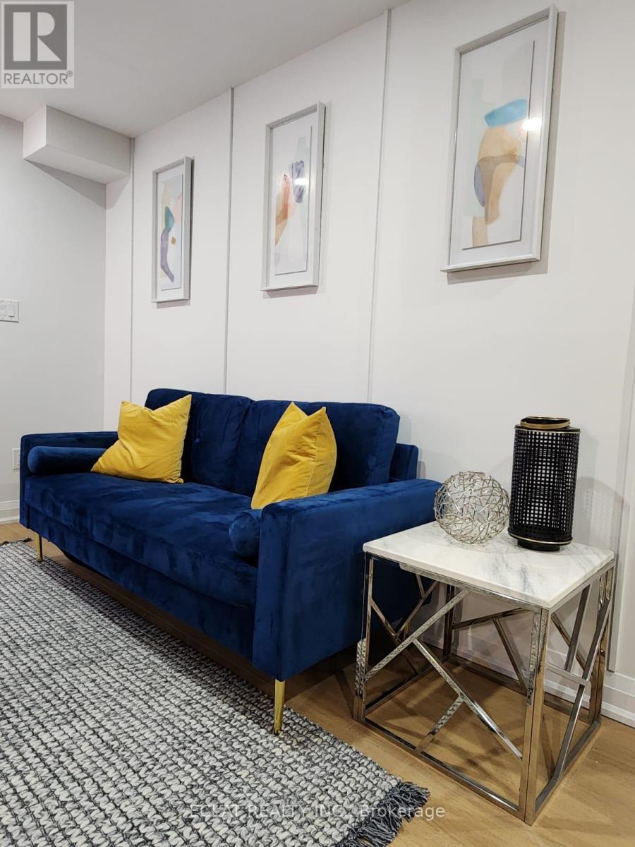 75 Vanilla Trail(Lower), Thorold, ON - Indoor Photo Showing Living Room