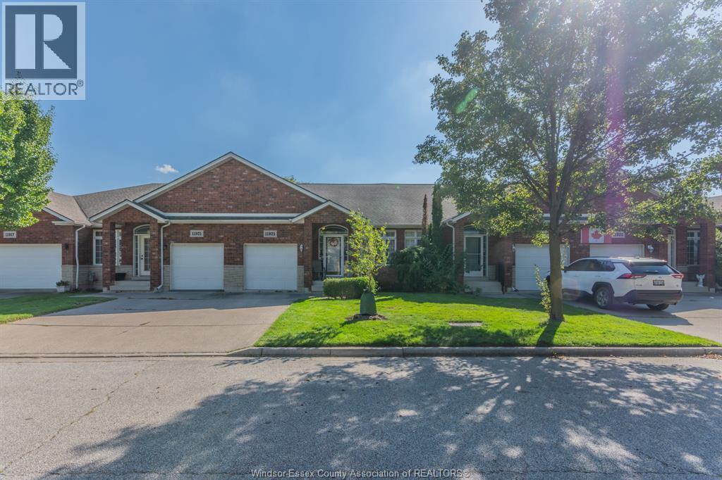11925 Cobblestone Crescent, Windsor, ON - Outdoor With Facade