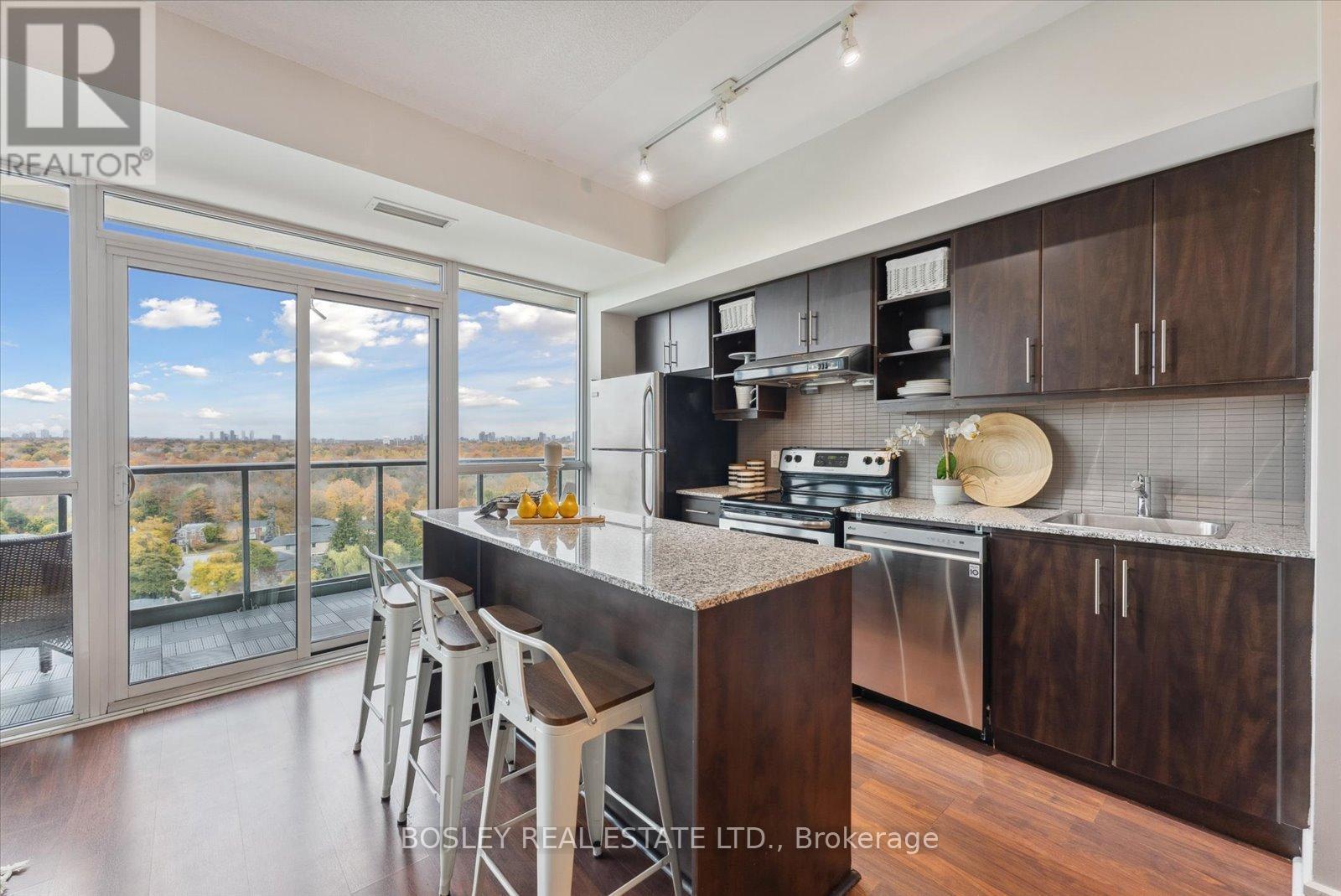 1503 - 35 Brian Peck Crescent, Toronto, ON - Indoor Photo Showing Kitchen With Upgraded Kitchen