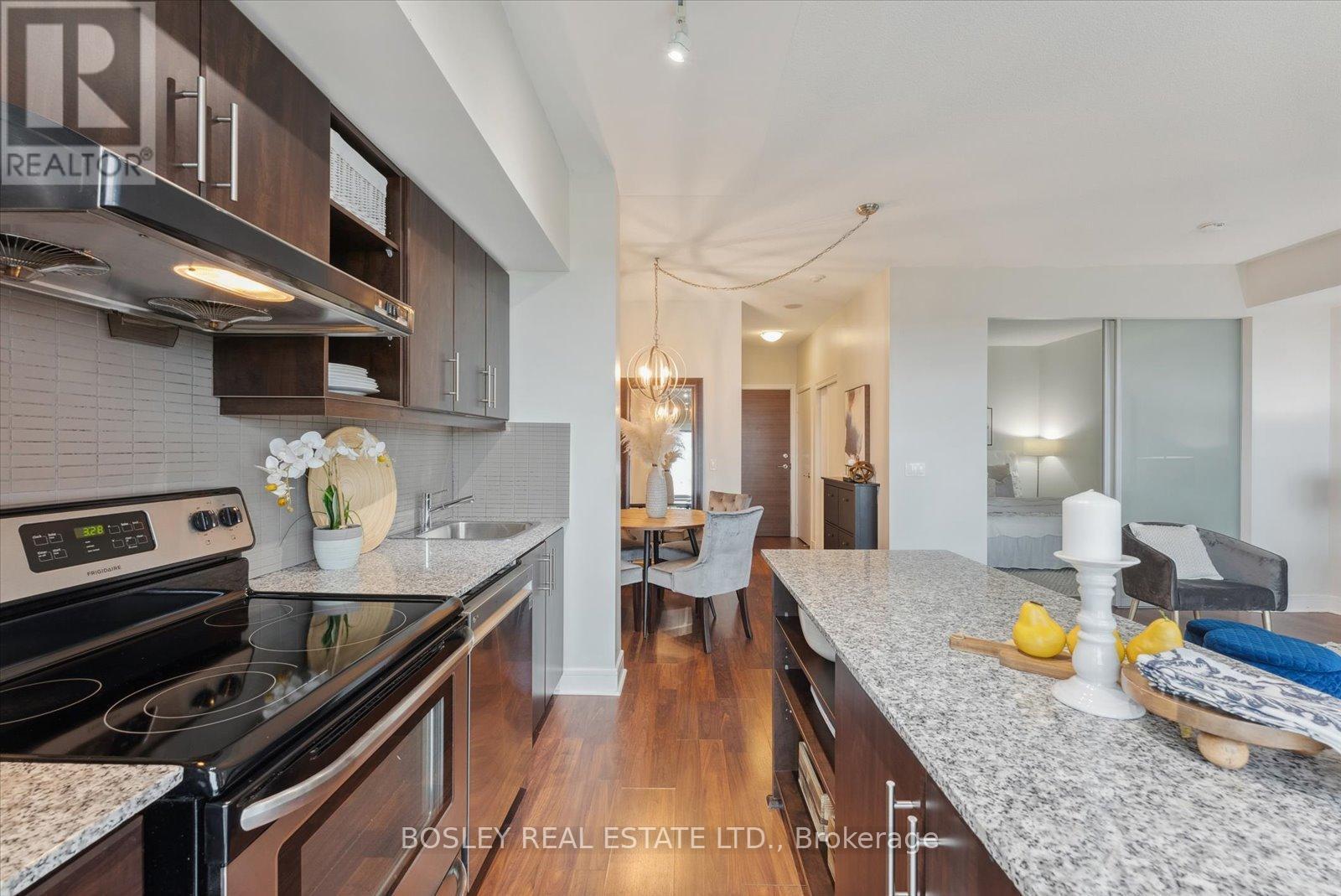 1503 - 35 Brian Peck Crescent, Toronto, ON - Indoor Photo Showing Kitchen With Upgraded Kitchen