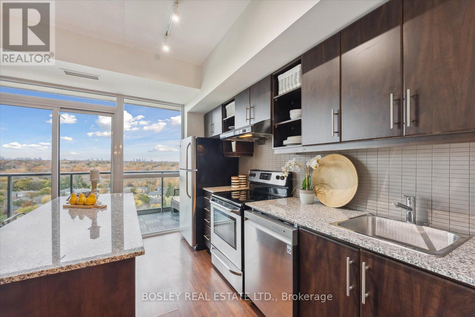 1503 - 35 Brian Peck Crescent, Toronto, ON - Indoor Photo Showing Kitchen With Upgraded Kitchen