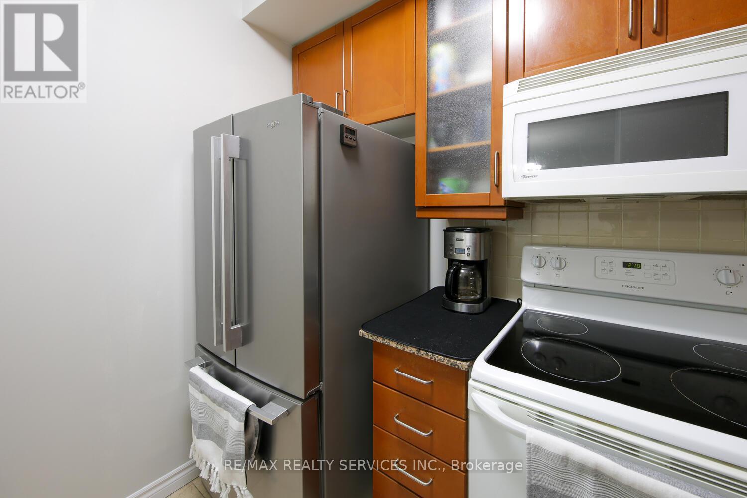 1215 - 60 Byng Avenue, Toronto, ON - Indoor Photo Showing Kitchen