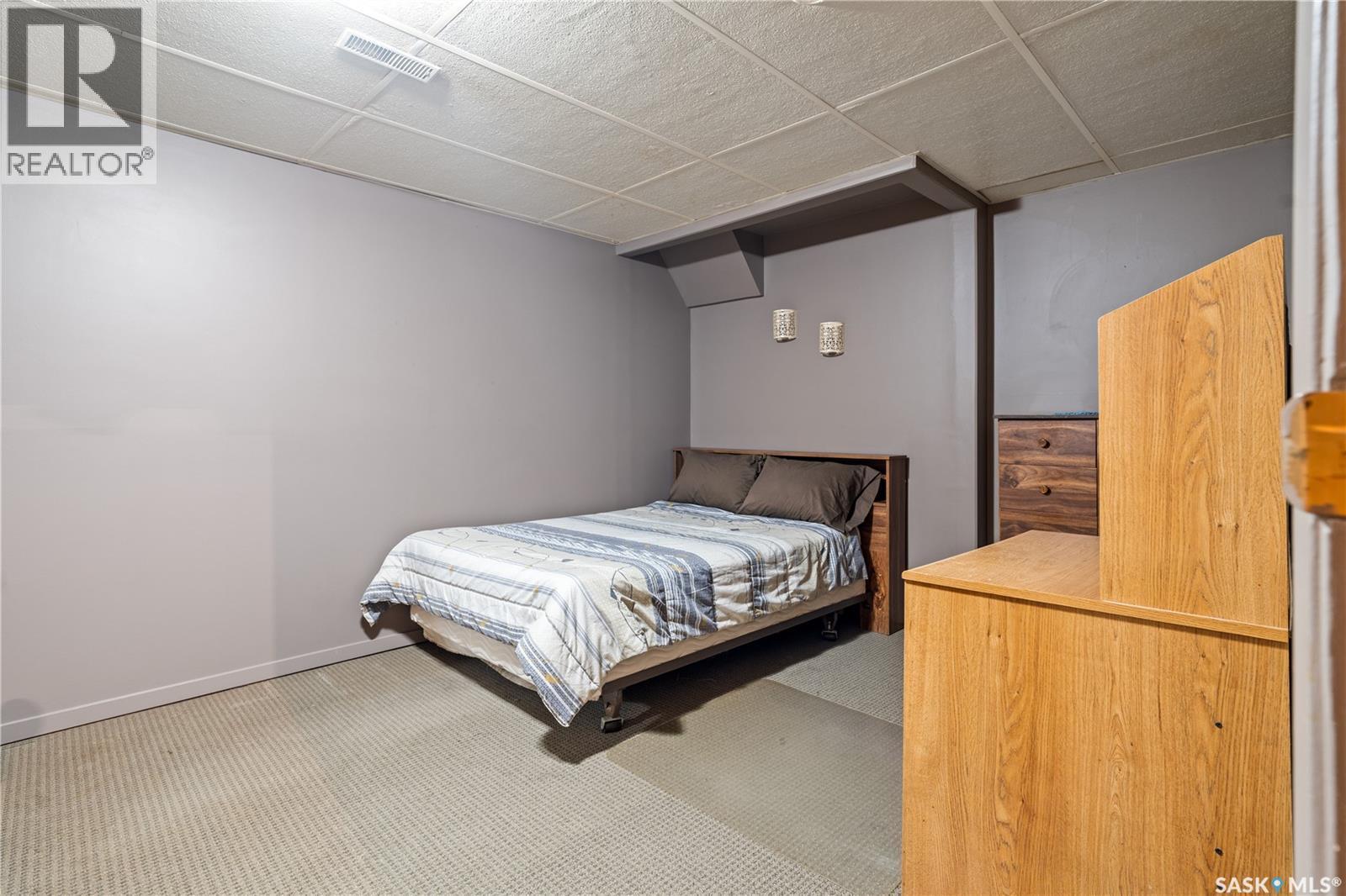 126 Church Drive, Regina, SK - Indoor Photo Showing Bedroom