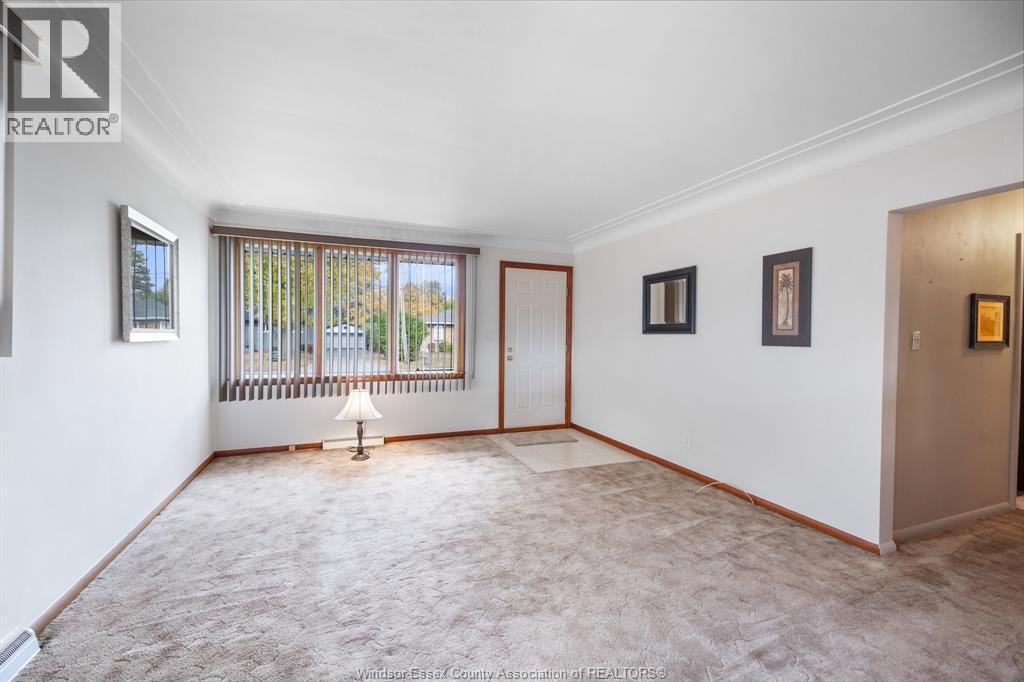 955 Scofield, Windsor, ON - Indoor Photo Showing Other Room