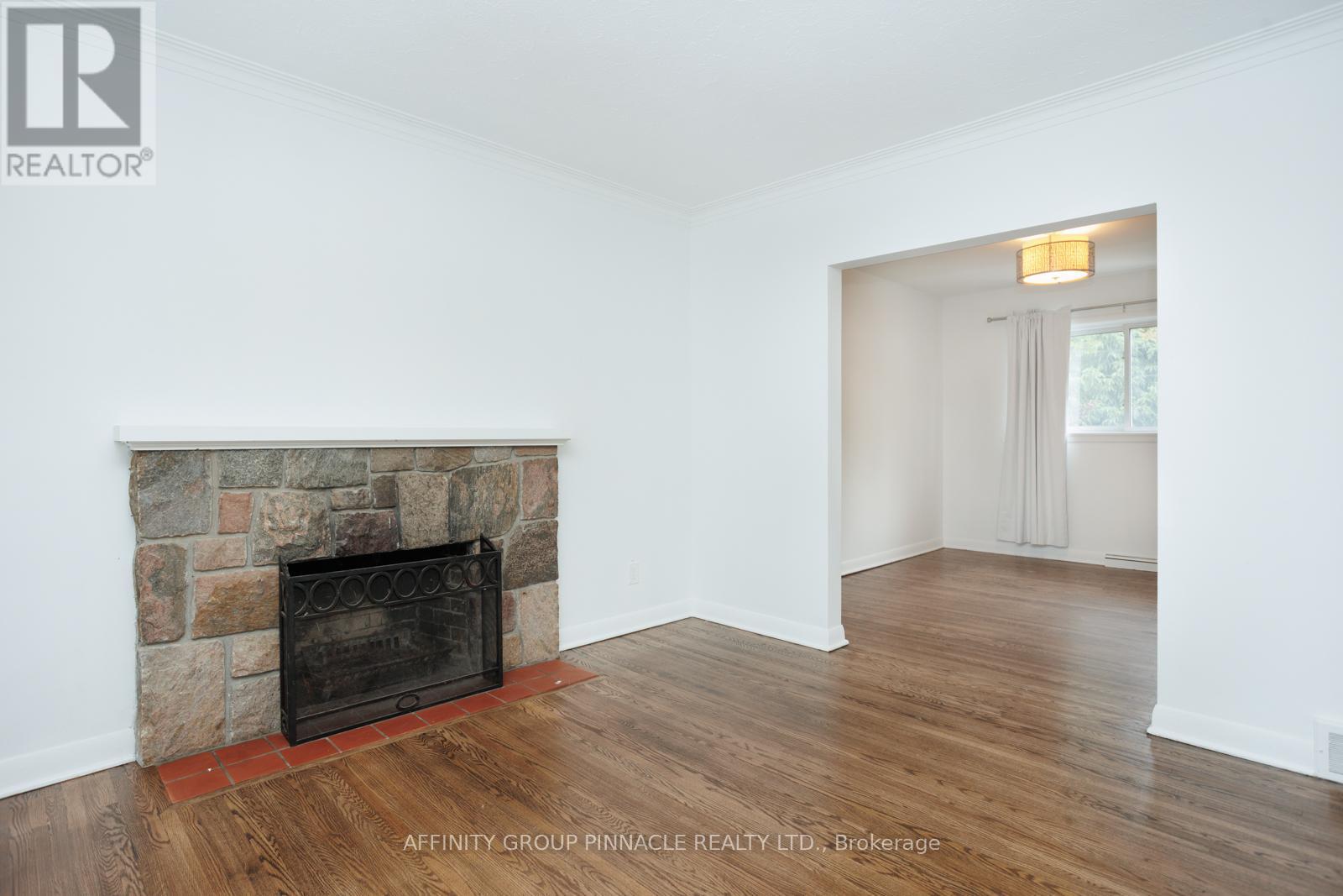 22 Sunset Court, Kawartha Lakes (Lindsay), ON - Indoor Photo Showing Living Room With Fireplace
