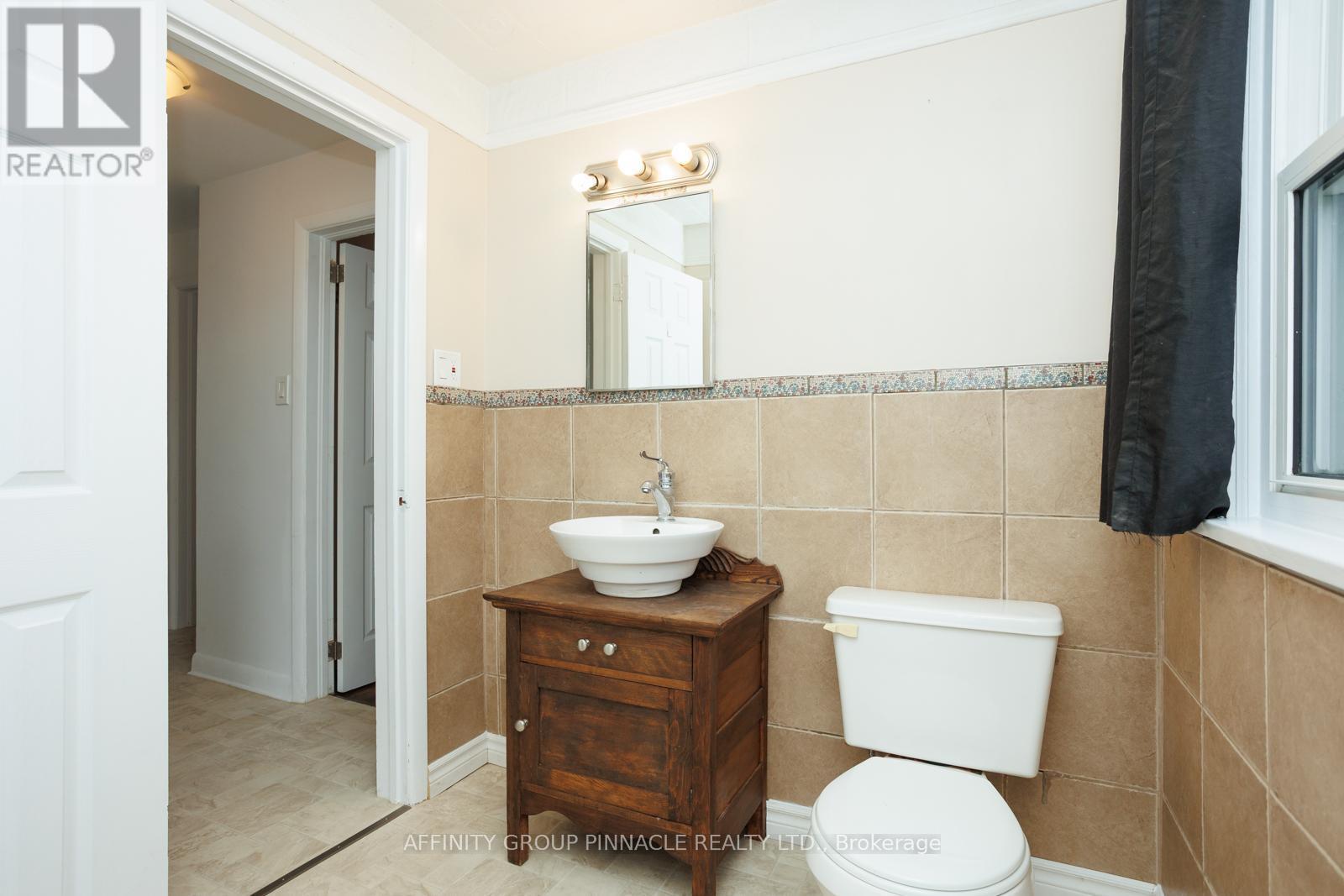22 Sunset Court, Kawartha Lakes (Lindsay), ON - Indoor Photo Showing Bathroom
