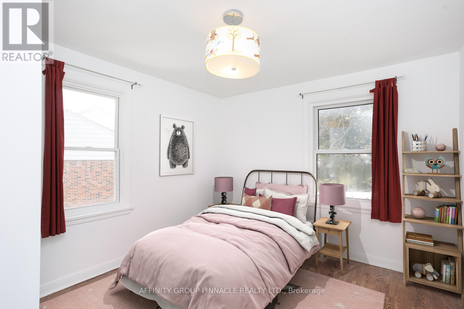 22 Sunset Court, Kawartha Lakes (Lindsay), ON - Indoor Photo Showing Bedroom