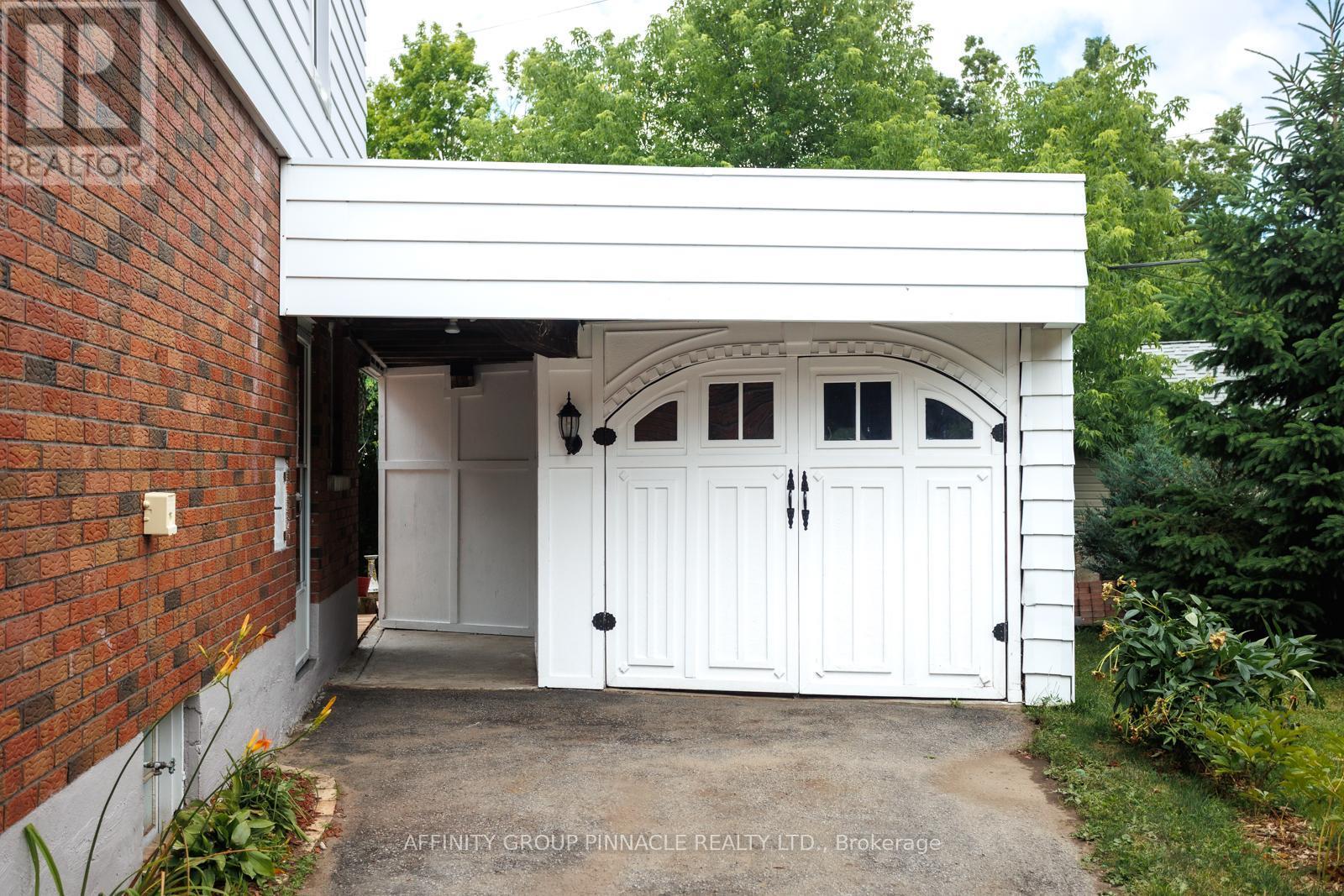 22 Sunset Court, Kawartha Lakes (Lindsay), ON - Outdoor With Exterior