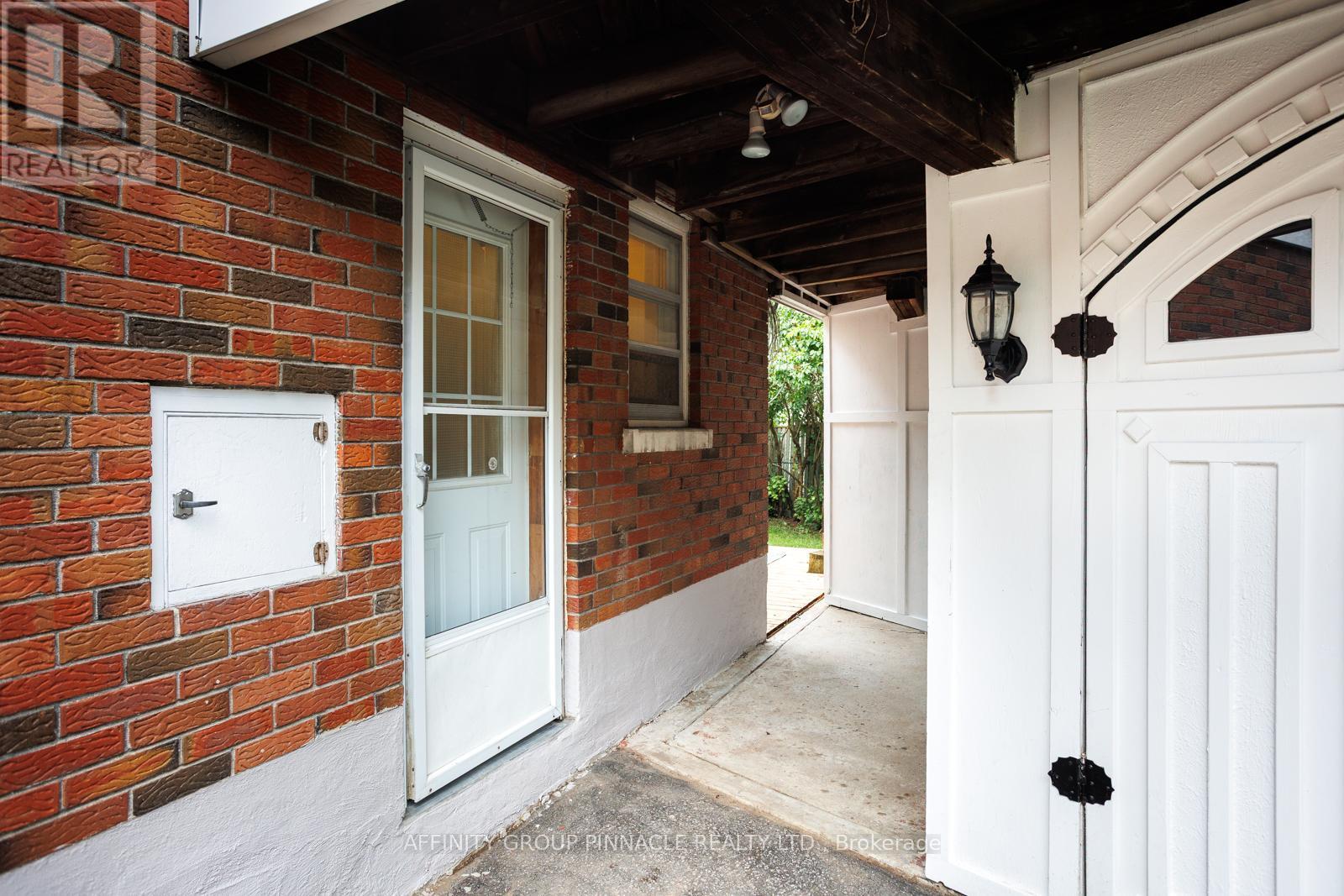 22 Sunset Court, Kawartha Lakes (Lindsay), ON - Outdoor With Exterior