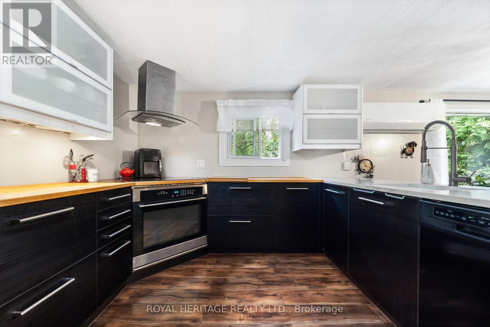 155 Prince Edward Street, Brighton, ON - Indoor Photo Showing Kitchen With Upgraded Kitchen