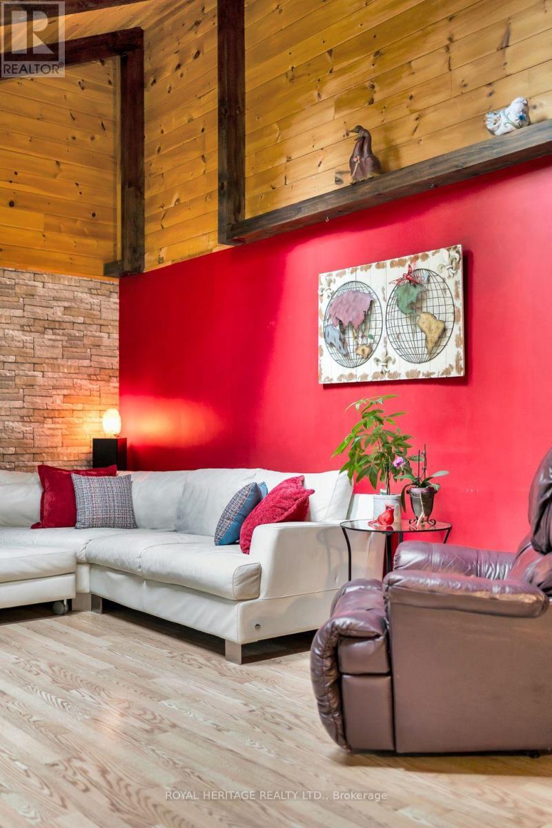 155 Prince Edward Street, Brighton, ON - Indoor Photo Showing Living Room