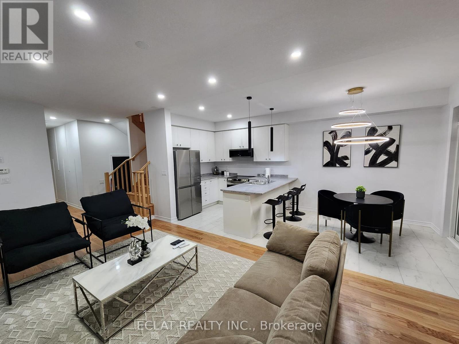 75 Vanilla Trail (Upper), Thorold, ON - Indoor Photo Showing Living Room