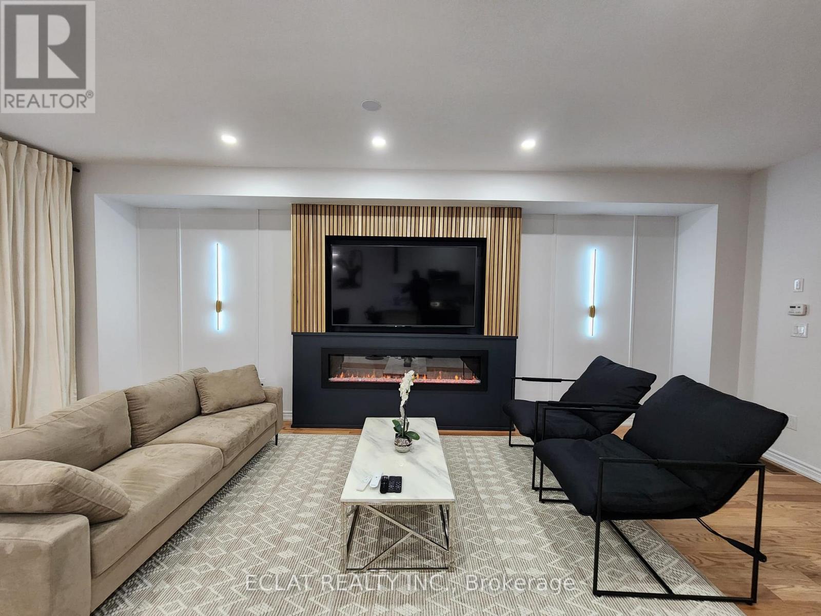 75 Vanilla Trail (Upper), Thorold, ON - Indoor Photo Showing Living Room