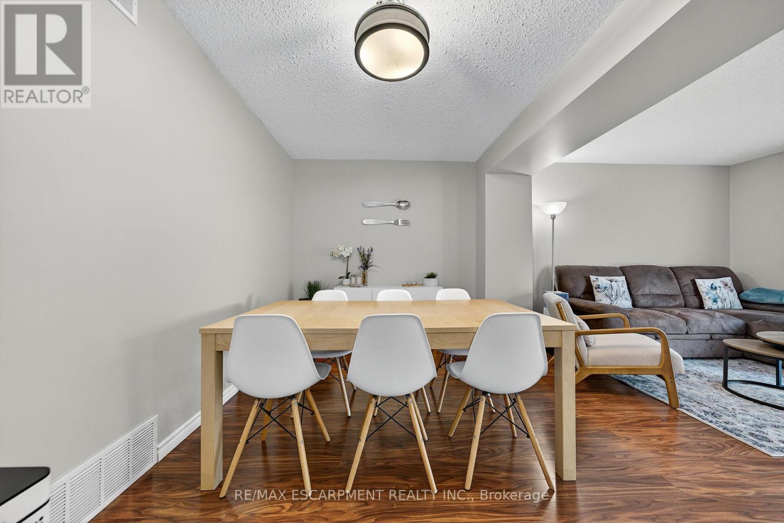 64 - 145 Rice Avenue, Hamilton, ON - Indoor