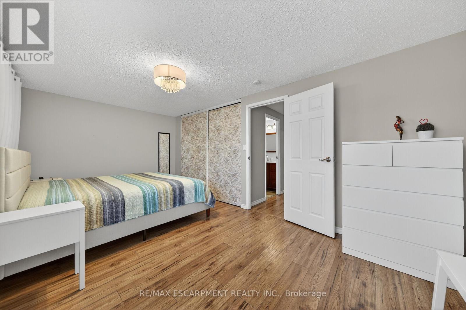 64 - 145 Rice Avenue, Hamilton, ON - Indoor Photo Showing Bedroom