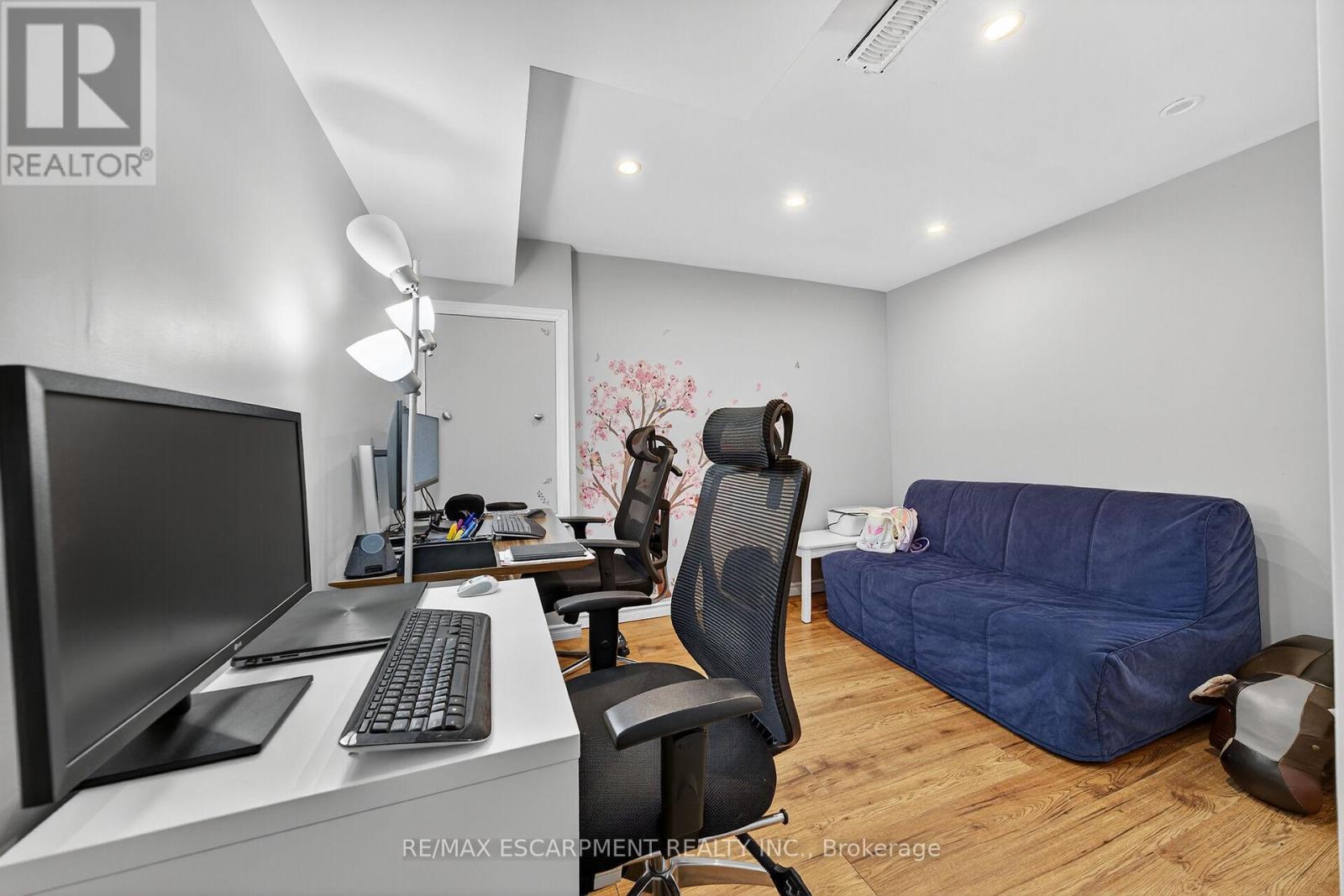 64 - 145 Rice Avenue, Hamilton, ON - Indoor