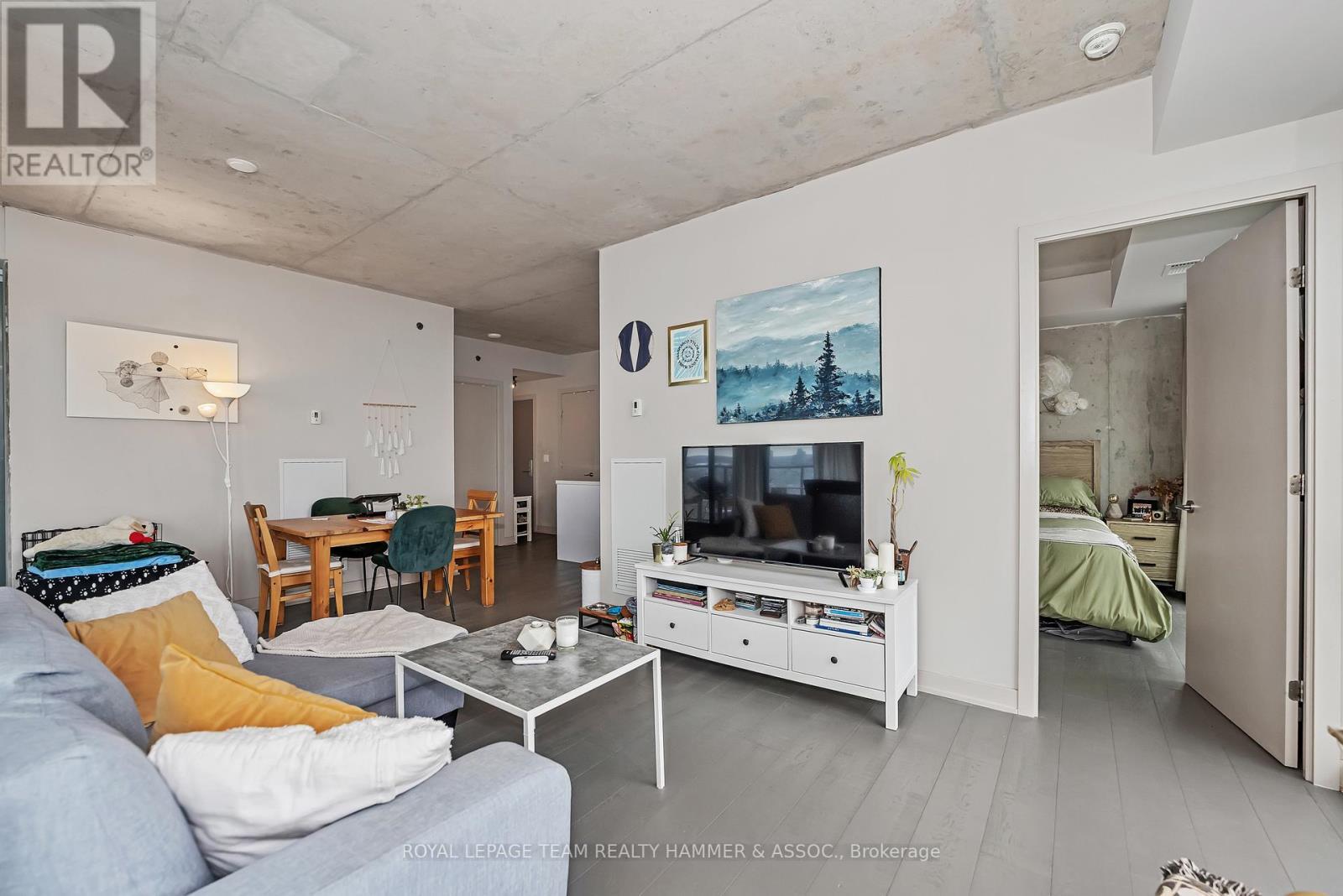 1803 - 203 Catherine Street, Ottawa, ON - Indoor Photo Showing Living Room