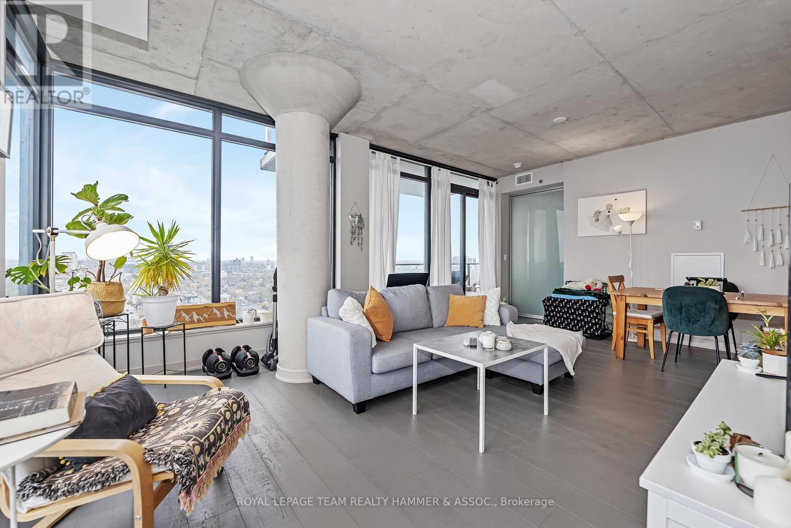 1803 - 203 Catherine Street, Ottawa, ON - Indoor Photo Showing Living Room