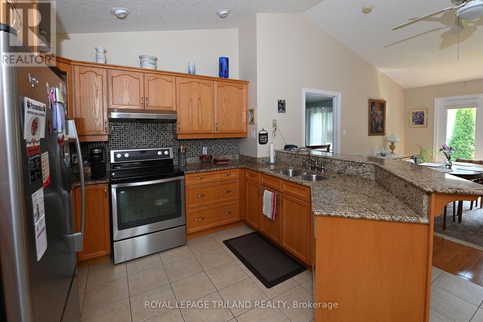 5 - 4067 Colonel Talbot Road, London South (South V), ON - Indoor Photo Showing Kitchen With Double Sink