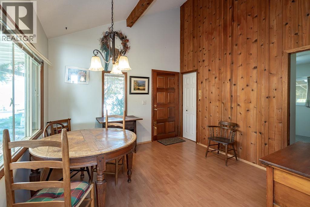 205 6Th Avenue, Castlegar, BC - Indoor Photo Showing Dining Room