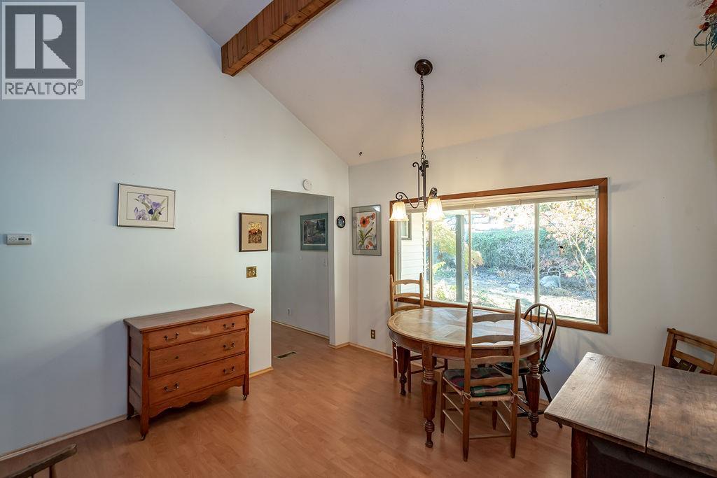 205 6Th Avenue, Castlegar, BC - Indoor Photo Showing Dining Room