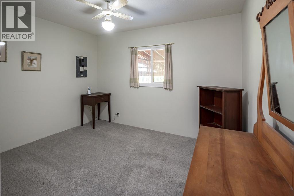 205 6Th Avenue, Castlegar, BC - Indoor