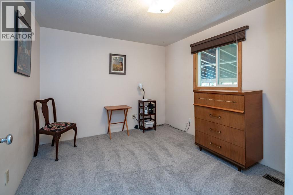 205 6Th Avenue, Castlegar, BC - Indoor