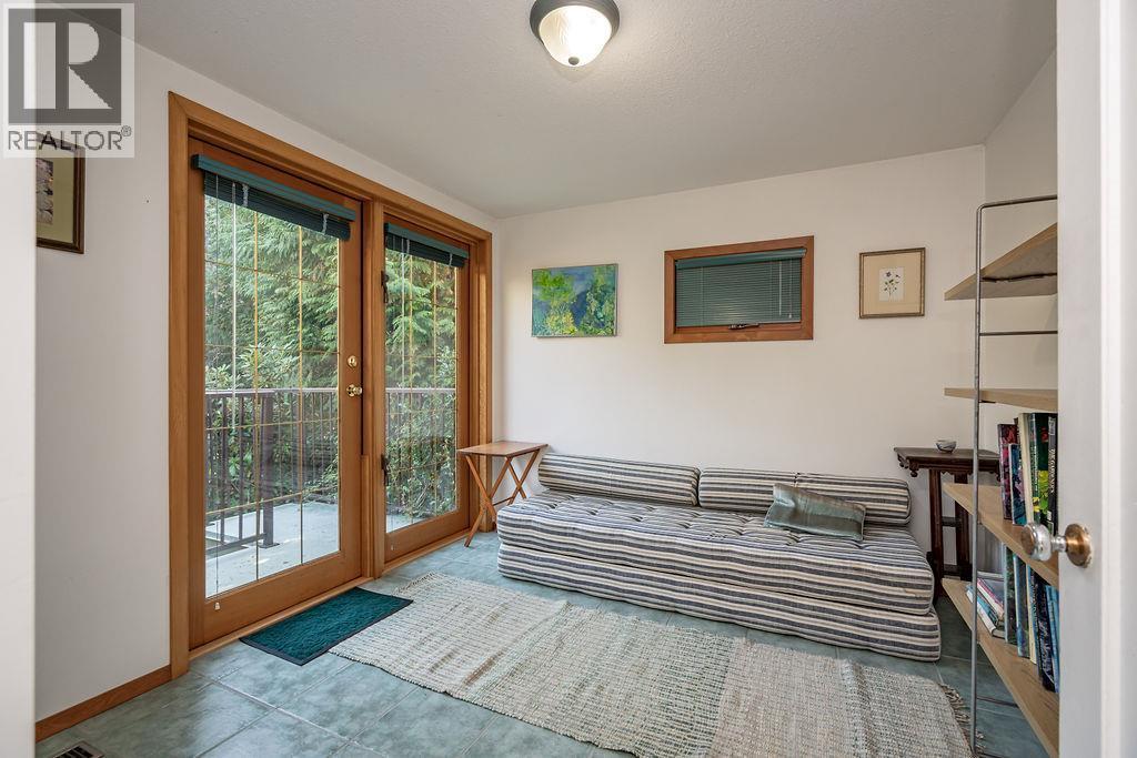 205 6Th Avenue, Castlegar, BC - Indoor Photo Showing Other Room