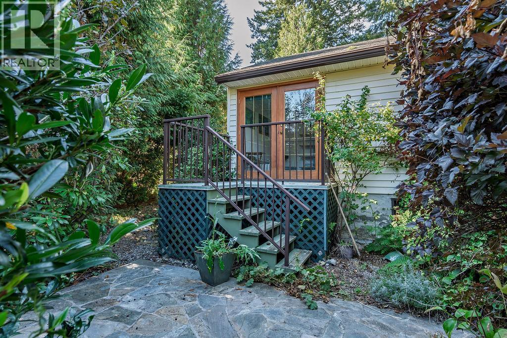 205 6Th Avenue, Castlegar, BC - Outdoor