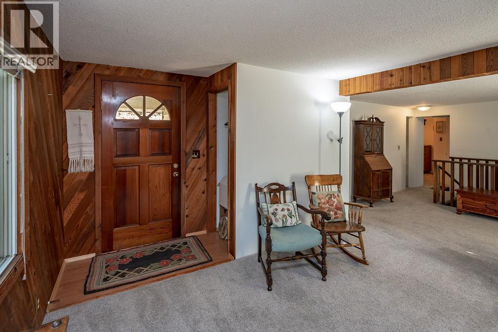 205 6Th Avenue, Castlegar, BC - Indoor